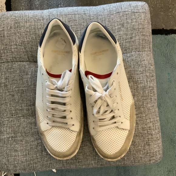 Saint Laurent, white with trim, smoke free home - Picture 5 of 7